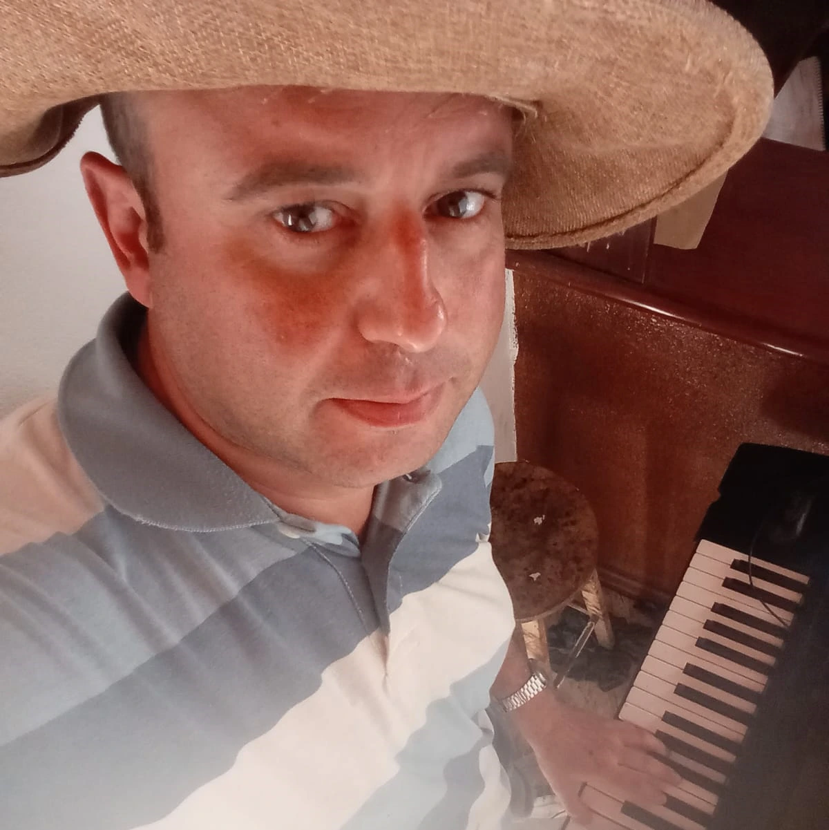 Professor Rodrigo Corrêa, aulas de Teclado, Piano no Instituto Pró Música em Tubarão SC