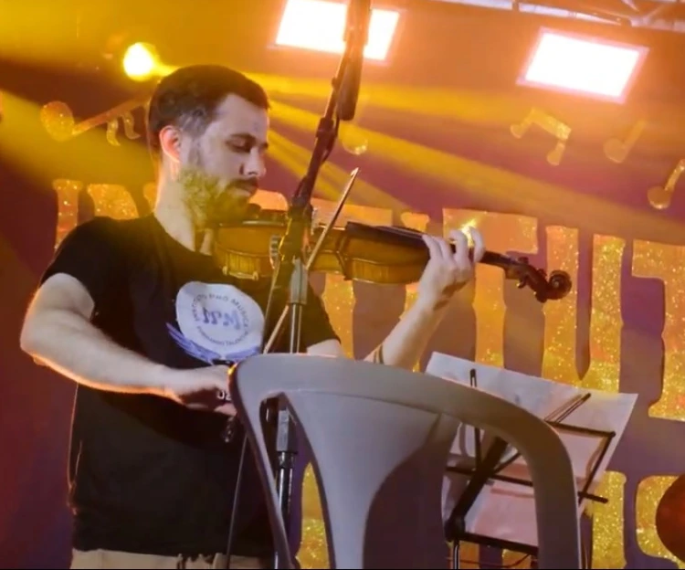 Foto do professor Josias Modolom